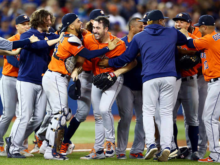 justin-verlander-celebrates-no-hitter-3-inline.jpg